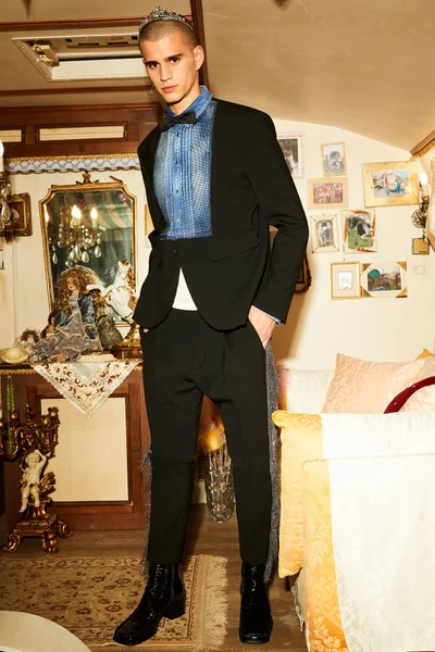 Look 25